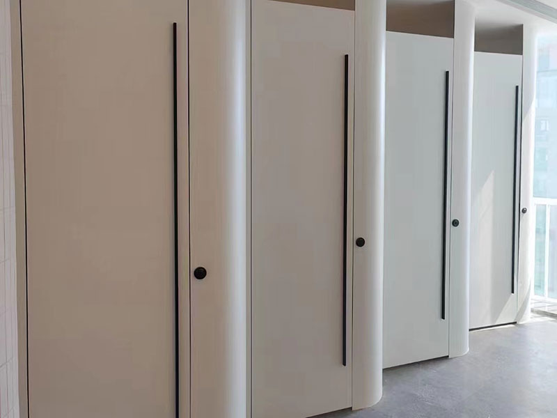 公共卫生间隔断的材质选购技巧